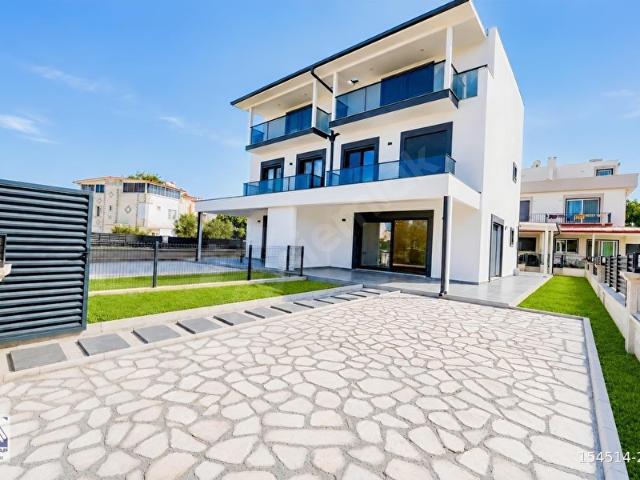 Sıfır Tripleks Villa 240 m Bahçe Yerden Isıtma Kapalı Oto