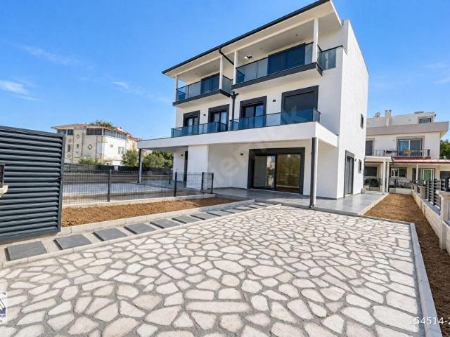 Sıfır Tripleks Villa 240 m Bahçe Yerden Isıtma Kapalı Otopark