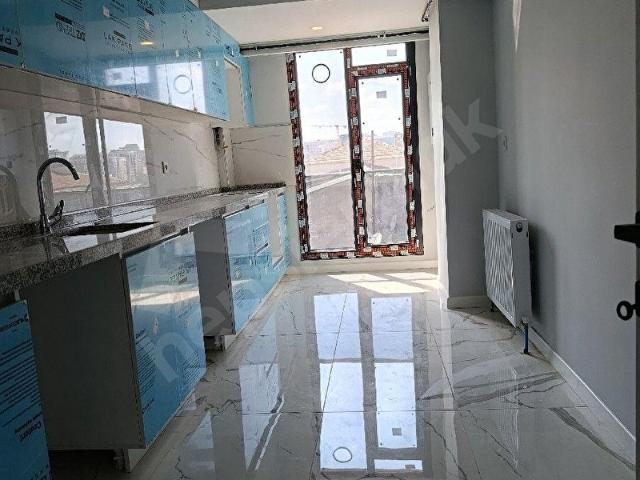 sıfır binada kiralık 3+1 daire brüt 140 metrekare net 125 metrekare geniş ferah güzel konumlu