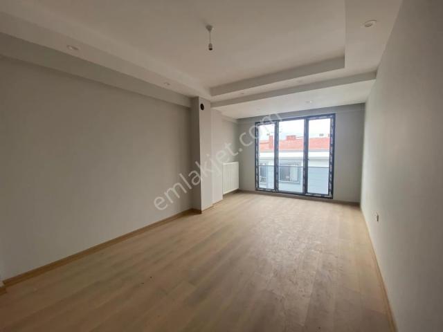 Sıfır Binada Zeytinburnu Yenidoğan Mahallesinde /3+1/115m2/5. Kat /asansörlü/ Satılık Daire
