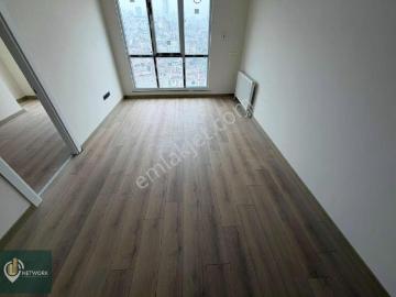 sıfır Bina+levent'e Yakn Cadde'ye Yürüme Mesafesinde Arakat 1+1