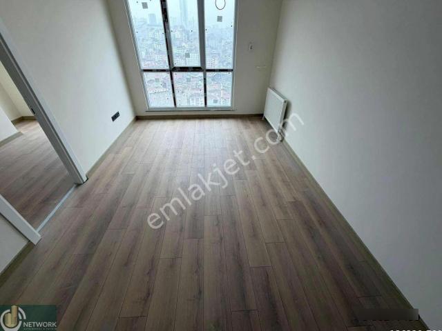 sıfır Bina+levent'e Yakn Cadde'ye Yürüme Mesafesinde Arakat 1+1