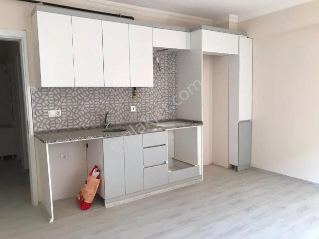 Sıfır Daire Öz Elit Emlak'tan Muradiye Mah. Cadde Üzerinde 2+1 Satılık 3.350.000 Tl