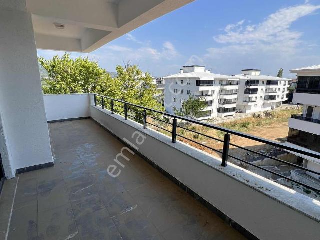 Sıfır Havuzlu Sitede Geniş 2+1 Geniş Daire