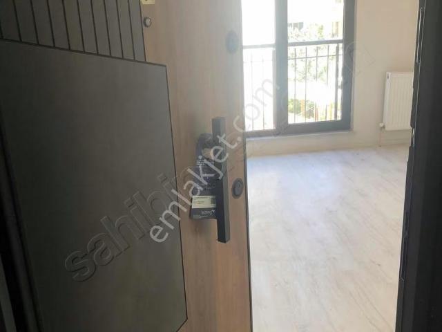 Sıfır İlk Siz Oturun 1+1