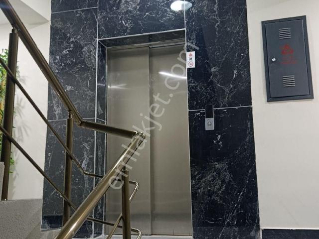 Sıfır Kiralık 1+1 Merkezi Konumda Ofis İçin Oturum İçin Uygun Yerden Isıtmalı