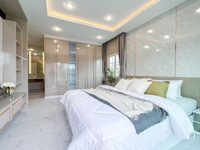 สำหรับขายบ้านเดี่ยว! 2 ชั้น, บ้านหลังมุม, ตกแต่งสไตล์โมเดิร์นอังกฤษ! Code C20250900.Golden Neo Sathorn, 4 นอน, 4 น้ำ, แต่งครบ, ราคาพิเศษ!