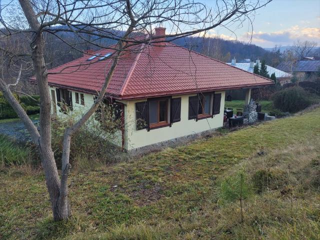 Nowoczesny dom 250 m2 z ogrzewaniem podłogowym i panelami fotowoltaicznymi