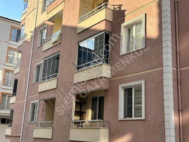 Sıla Gayrumenkulden Yeni Mah'de 3+1 İçi Yapılı Ara Kat Daire