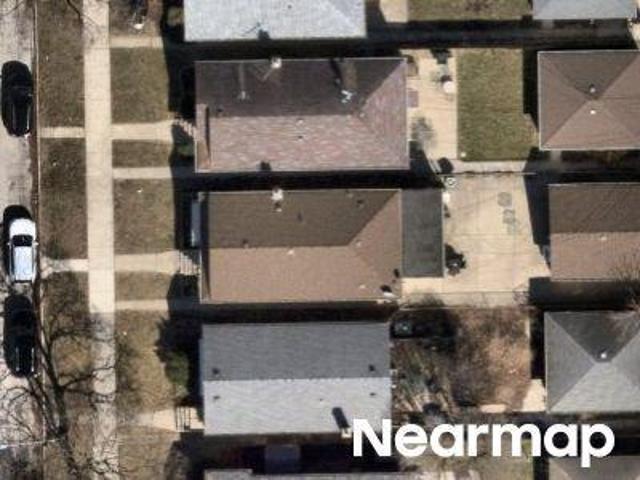 S Leclaire Ave