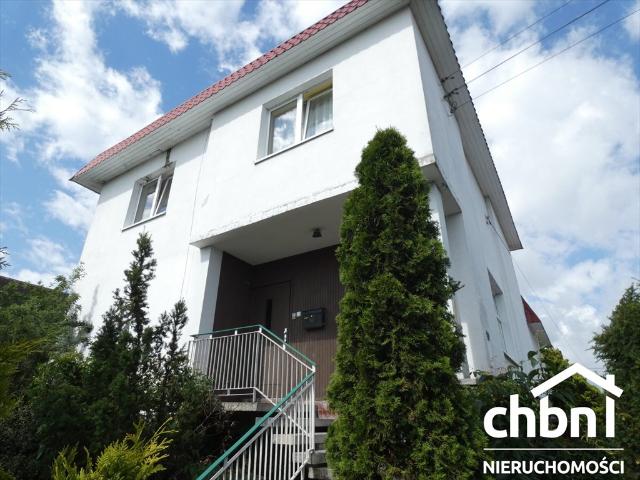 Przestronny dom 302 m2 z basenem i garażami w Sępólnie