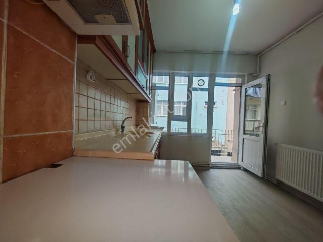 Sırakapılar Cami Mevkide 1.kat *110m2 Kombili Daire
