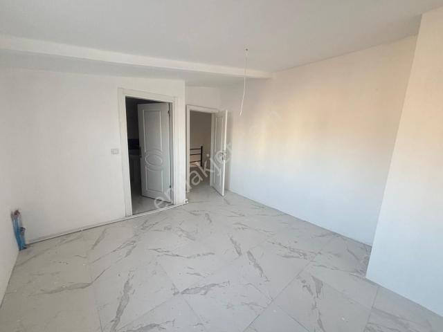 Sırakapılar'da İskanı Hazırsıfır Apart 2+1 60 M² Dubleks