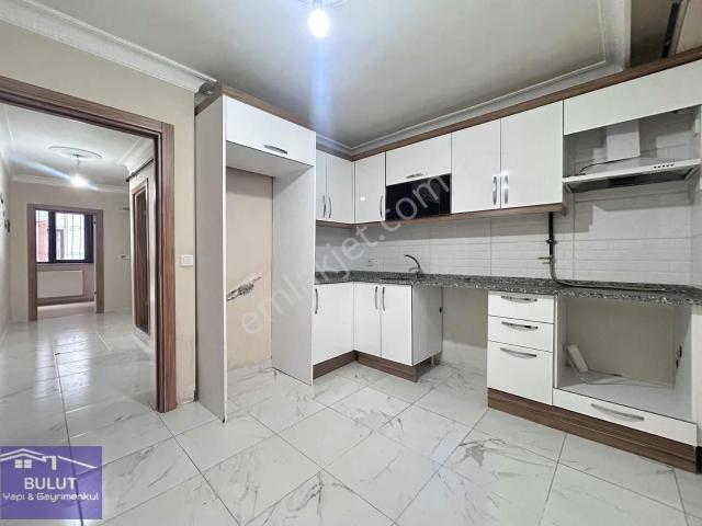 Sırasöğütler Mah. Marmaray Yakını 2+1 95m2 Kiralık Y.giriş Daire