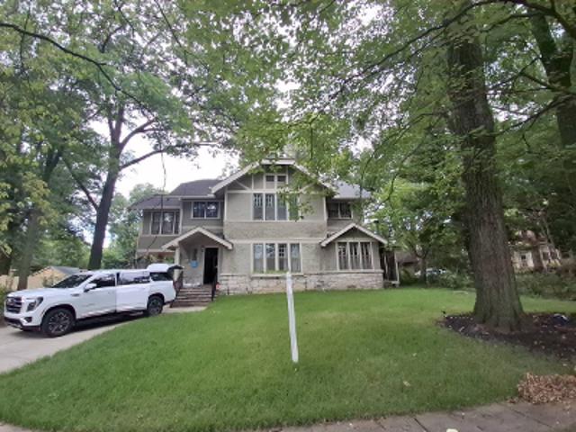 S Strathmore Cir