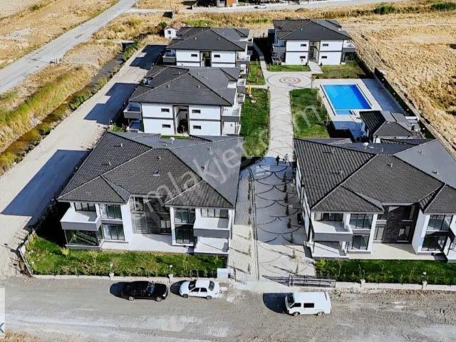 S&s Emlakdan Küçükköyde Havuzlu Site İçi 2+1 Sıfır Satılık Daire