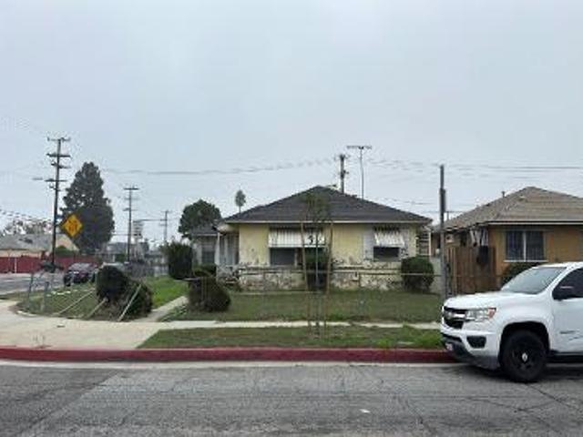 S San Pedro St