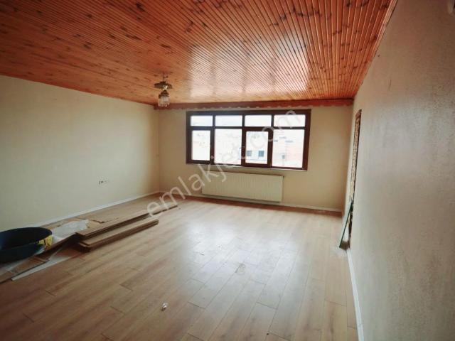 S.t. Kiralık Sultanbeylin'de 105 M2 Merkezi Konumda 3+1 Daire