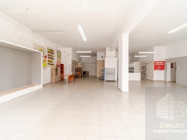 Lokal handlowo usługowy 222 m2 z rampą i parkingiem