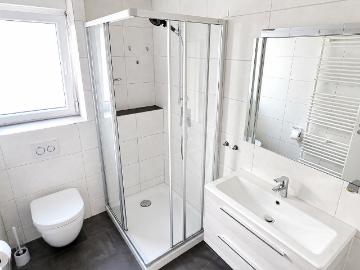 S WANGEN: Tolle, gut geschnittene 3 Zimmerwohnung, EBK, modernes TL Bad