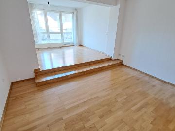 S WANGEN! Schöne, großzügige und helle 2 Zi.Wohnung * EBK * große Dachterrasse * gute Lage