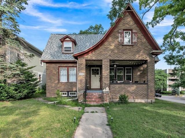 S Webster Ave, Green Bay, Home For Sale