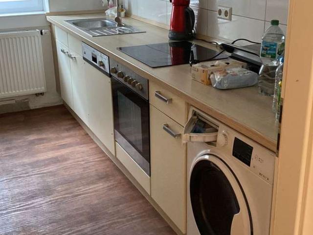 S WEST: Schöne Wohnung mit 3 Zimmern sowie Balkon und EBK