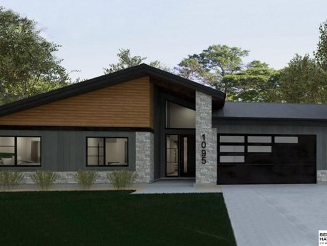 S 1095 Maple Ln, Fremont, NE 68025