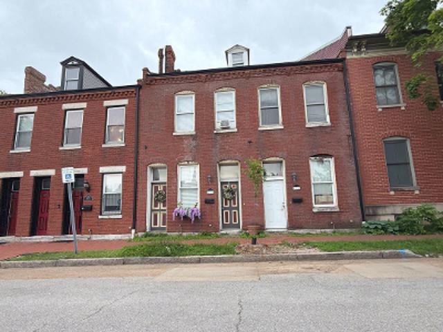 S 10th St