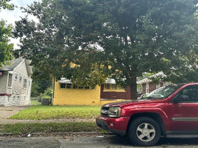 S 40th St