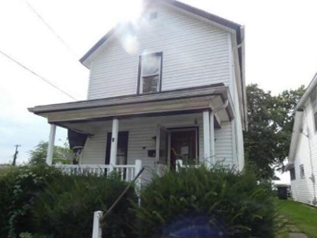 S 8th St