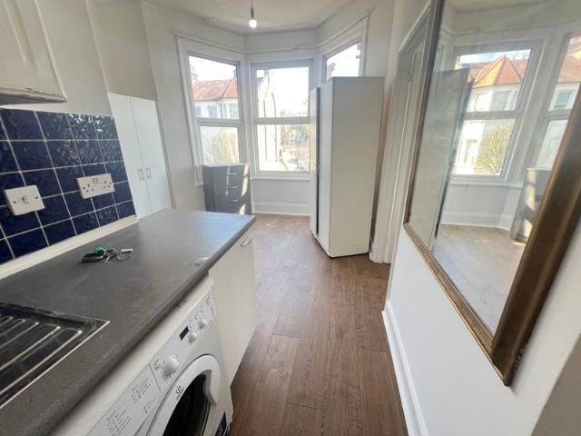 S/C Small 1 Bed Flat, Haringey / Finsbury Park
