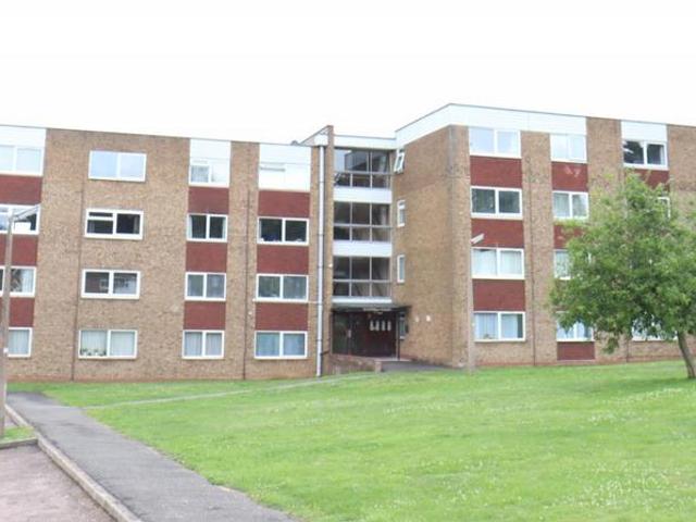 Scotfield Court, Handcross Road. 2 bed flat to rent £1,150 pcm £265 pw