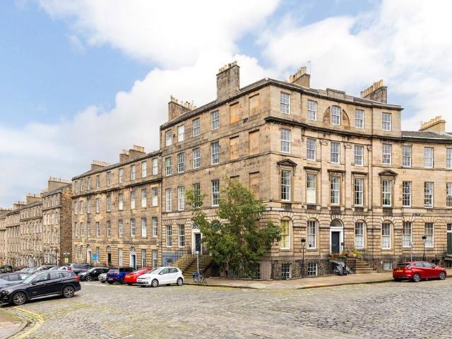 Scotland Street, Edinburgh 3 bed apartment to rent £2,700 pcm £623 pw