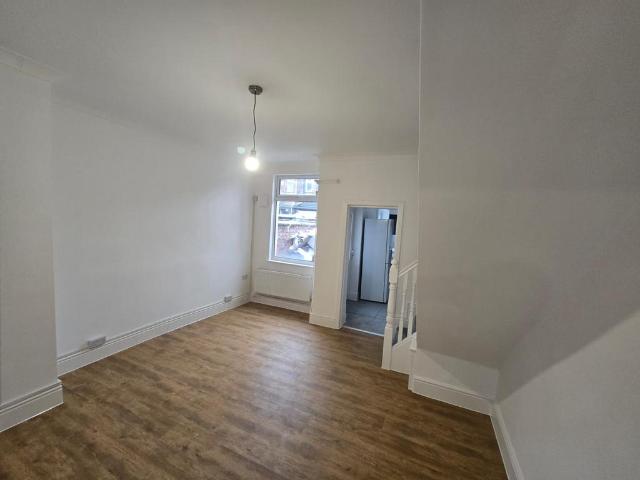 Scotland Street, Manchester, M40 1LJ 3 bed terraced house to rent £1,250 pcm £288 pw