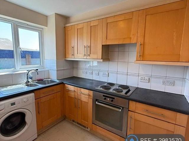 Scotney Gardens, Maidstone, ME16 2 bed flat to rent £1,300 pcm £300 pw