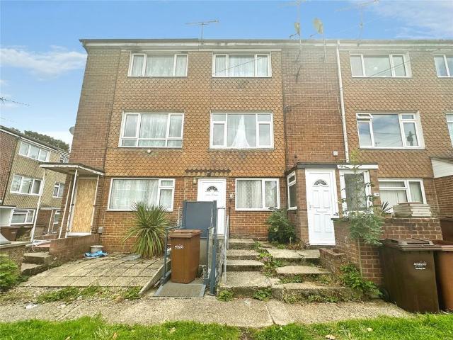 Scott Avenue, Gillingham ME8 2 bed terraced house to rent £1,200 pcm £277 pw