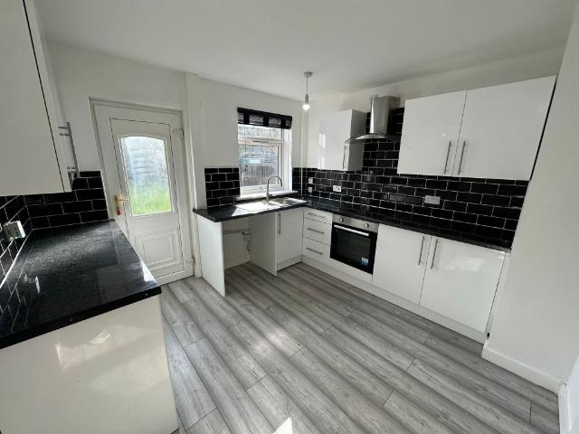 Scott Avenue, Johnstone, Renfrewshire PA5, 2 bed terraced house to rent, £895 pcm | PrimeLocation