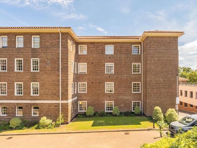 Scott Avenue, London SW15 2 bed flat to rent £2,600 pcm £600 pw