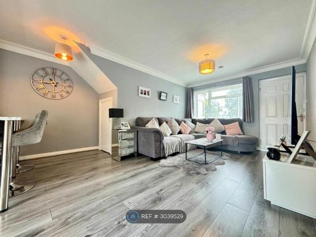 Scott Avenue, Rainham, Gillingham ME8, 2 bed maisonette to rent, £1,275 pcm | PrimeLocation