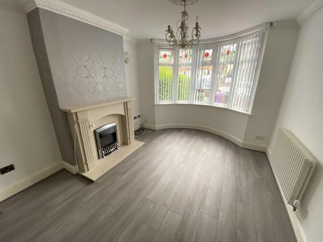 Scott Avenue, Wolverhampton WV4 3 bed semi detached house to rent £1,300 pcm £300 pw