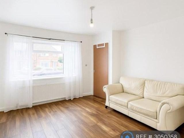 Scott Hall Grove, Leeds, LS7 2 bed semi detached house to rent £1,200 pcm £277 pw