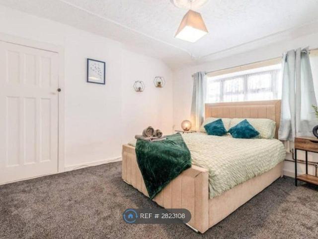 Scott Road, Grays RM16, 3 bed semi detached house to rent, £2,500 pcm | PrimeLocation