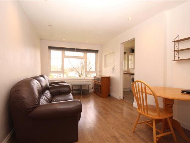 Scotts Court, Sand Hill, Farnborough, Hampshire GU14, 1 bed flat to rent, £1,100 pcm | PrimeLocation