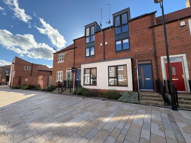 Scotts Square, Hull, East Riding Of Yorkshi HU1, 3 bed terraced house to rent, £1,300 pcm | PrimeLocation