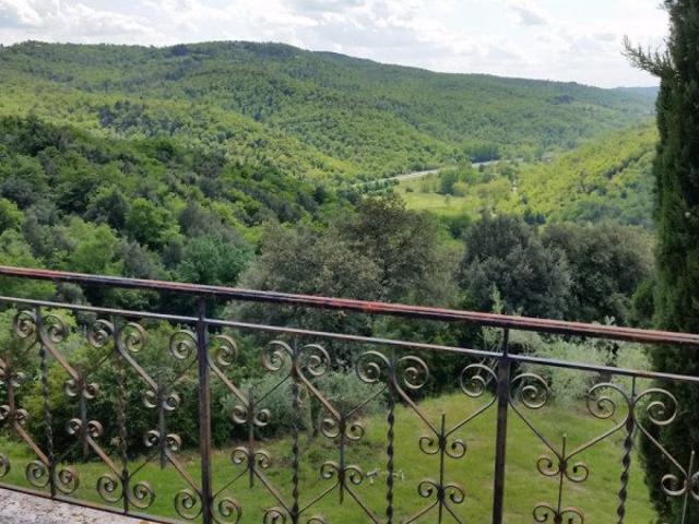 Scopri il tuo angolo di paradiso immerso nel verde della cam. 250m² Rigomagno
