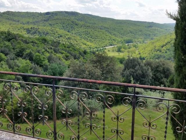 Scopri il tuo angolo di paradiso immerso nel verde della cam. 250m² Rigomagno
