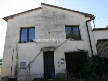 Scopri questa affascinante casa singola in vendita, situata. 128m² Guazzino