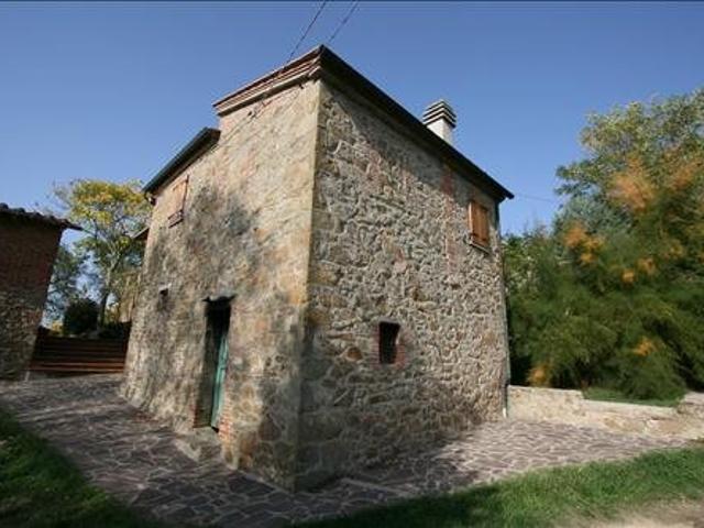 Scopri questa affascinante proprietà situata nel cuore di Tr. 363m² Trequanda