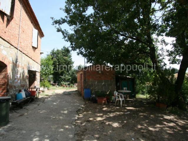 Scopri questo affascinante casale rustico situato nel cuore. 211m² Trequanda